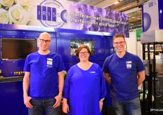 Tim van der Elst, Eveline van der Elst, and Robbert de Bruin from 4 More Technology were at the fair with their IRISS Hortensia bouquet machine sorter.